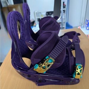 Burton Citizen Snowboard Binding in Vibrant Purple